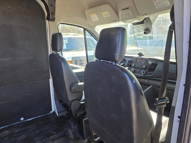 Photo of 2021 White Ford Transit-350