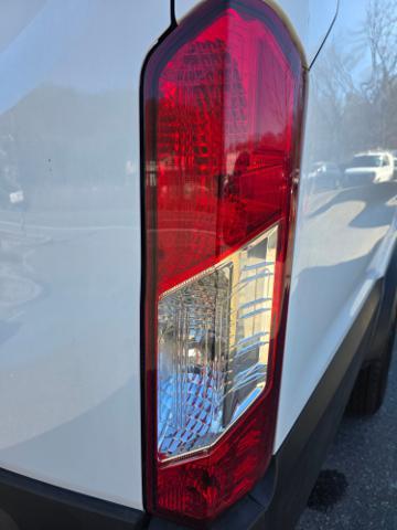 Photo of 2021 White Ford Transit-350