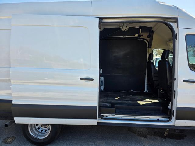 Photo of 2021 White Ford Transit-350