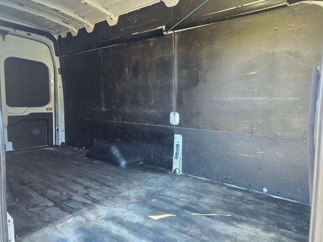 Photo of 2021 White Ford Transit-350