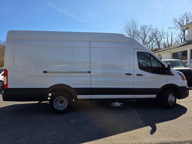 Photo of 2021 White Ford Transit-350