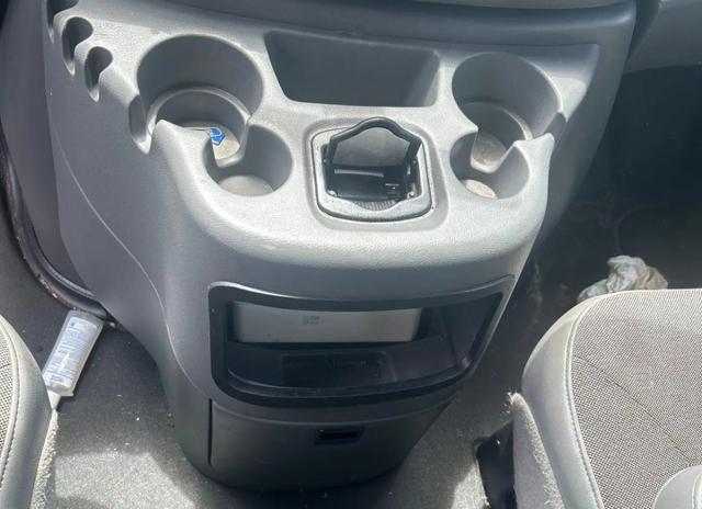 Photo of 2004 White Ford E350 Super Duty