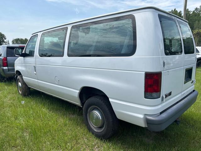 Photo of 2004 White Ford E350 Super Duty