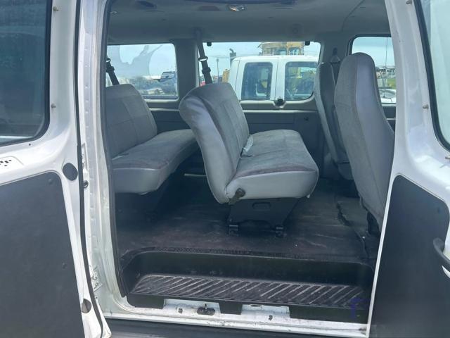 Photo of 2004 White Ford E350 Super Duty