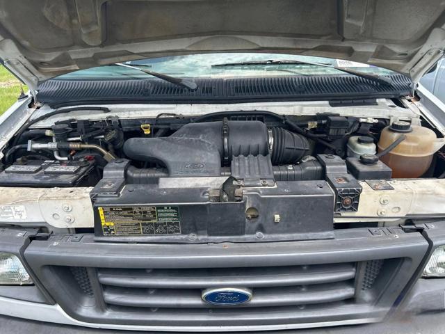 Photo of 2004 White Ford E350 Super Duty