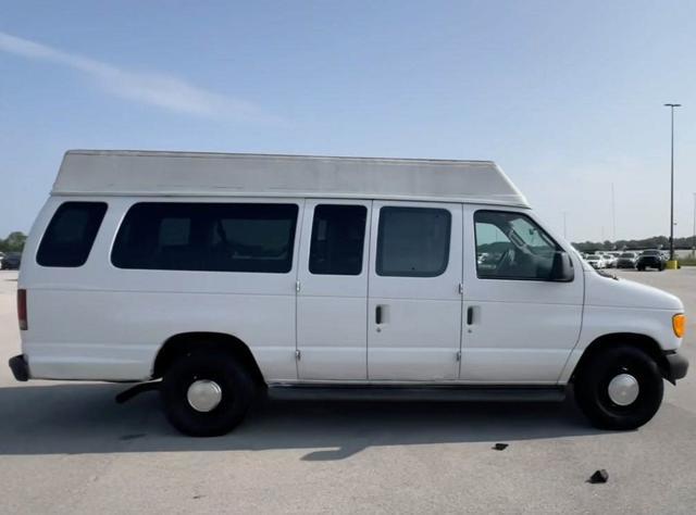 2004 Ford E350 Super Duty