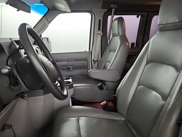 Photo of 2010 White Ford E250
