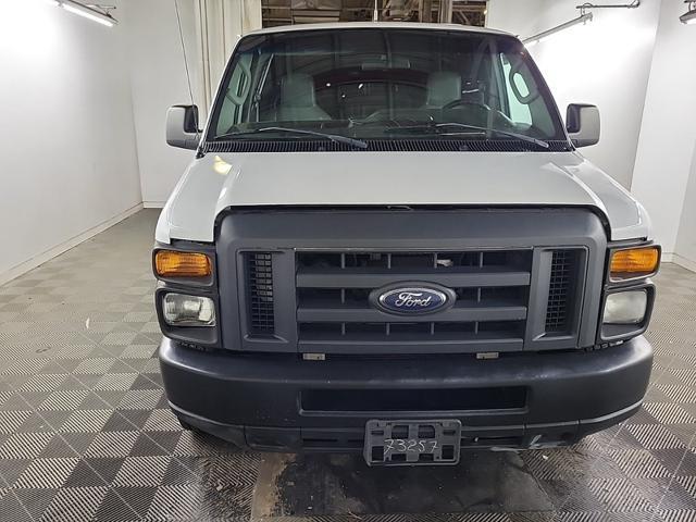 Photo of 2010 White Ford E250