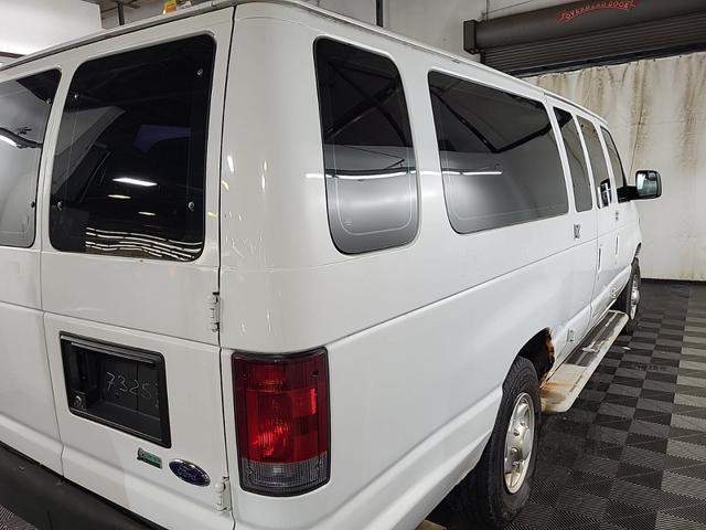 Photo of 2010 White Ford E250