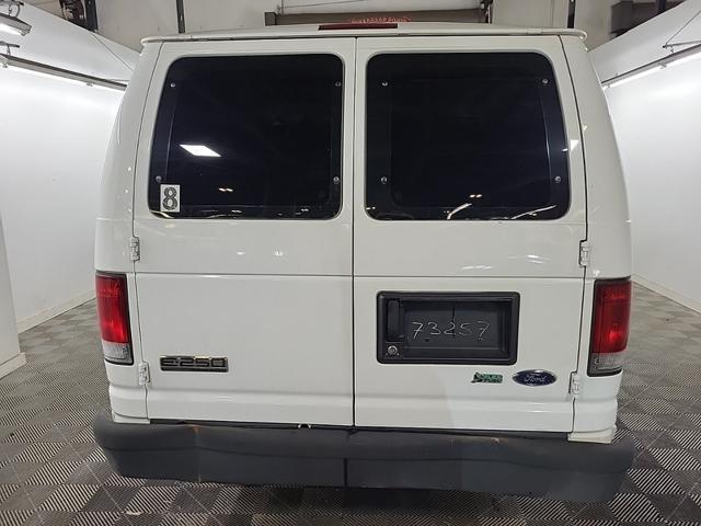 Photo of 2010 White Ford E250