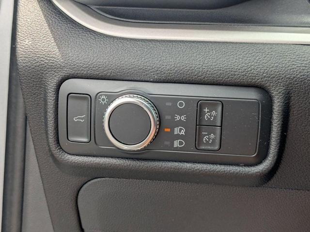 Photo of 2022 Iconic Silver Metallic Ford Explorer