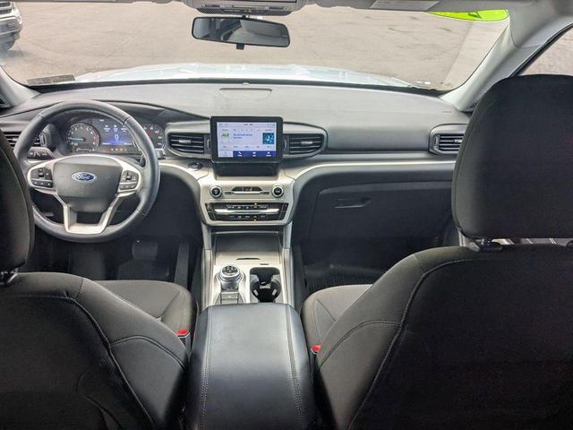 Photo of 2022 Iconic Silver Metallic Ford Explorer