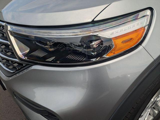 Photo of 2022 Iconic Silver Metallic Ford Explorer