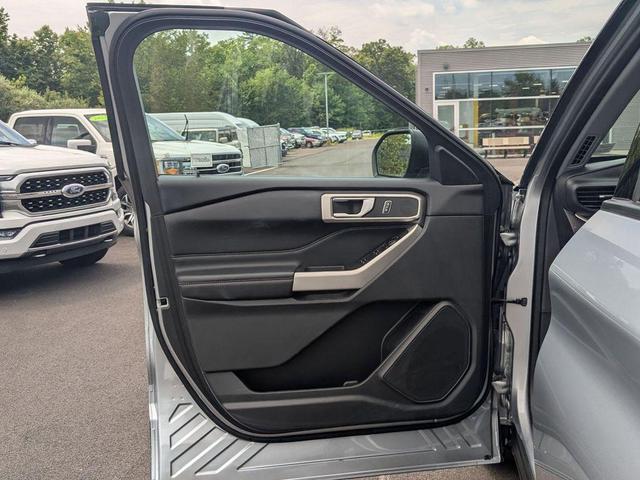 Photo of 2022 Iconic Silver Metallic Ford Explorer