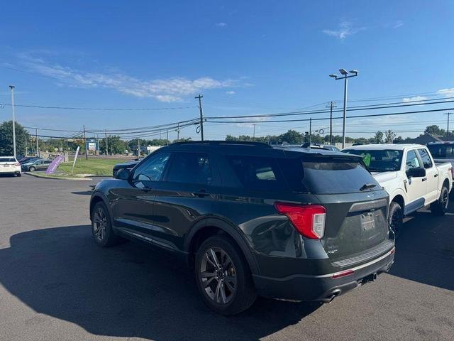 Photo of 2021 Green Metallic Ford Explorer