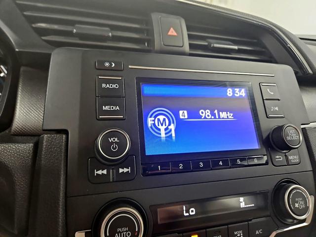 Photo of 2019 White Honda Civic