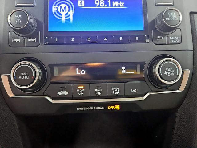 Photo of 2019 White Honda Civic