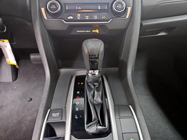 Photo of 2019 White Honda Civic