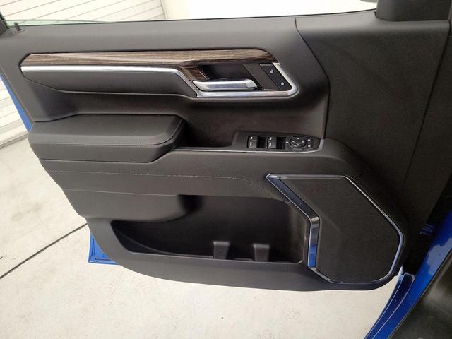 Photo of 2024 Blue GMC Sierra 1500