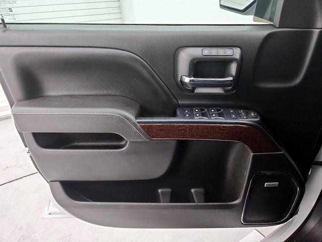 Photo of 2017 White GMC Sierra 1500