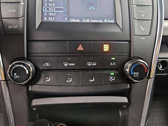 Photo of 2015 Tan Toyota Camry