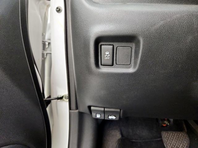 Photo of 2017 White Nissan Versa Note