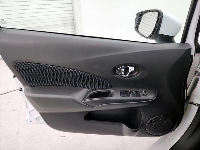 Photo of 2017 White Nissan Versa Note