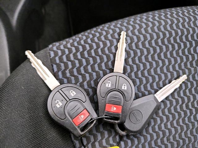 Photo of 2017 White Nissan Versa Note