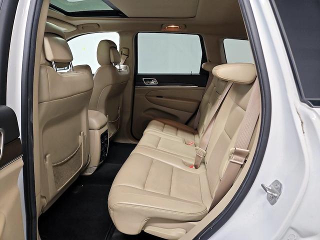 Photo of 2014 White Jeep Grand Cherokee