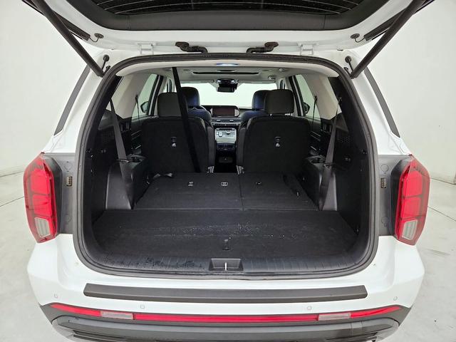 Photo of 2023 White Hyundai PALISADE