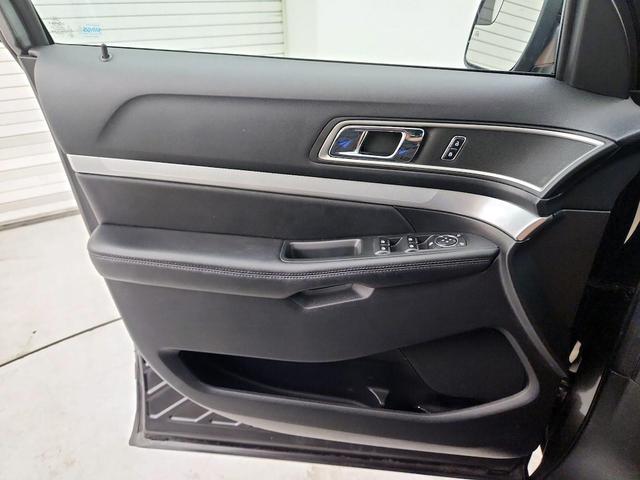 Photo of 2016 Gray Ford Explorer