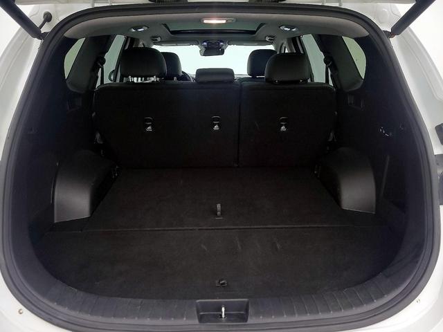 Photo of 2023 White Hyundai SANTA FE