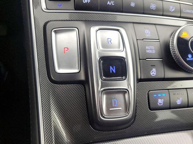 Photo of 2023 White Hyundai SANTA FE