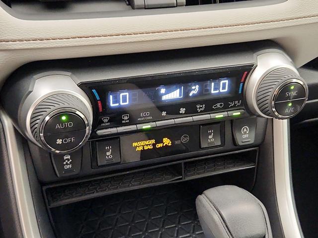 Photo of 2021 Black Toyota RAV4
