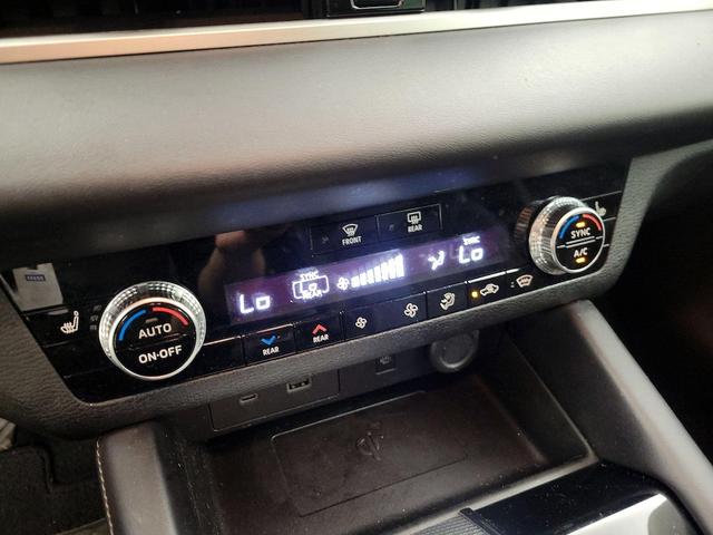 Photo of 2022 Black Mitsubishi Outlander