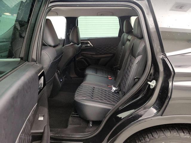 Photo of 2022 Black Mitsubishi Outlander