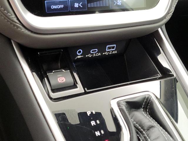 Photo of 2023 White Subaru Outback
