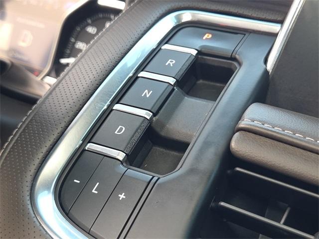 Photo of 2021 Summit White GMC Yukon XL