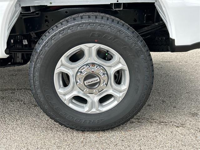 Photo of 2025 Oxford White Ford F-250