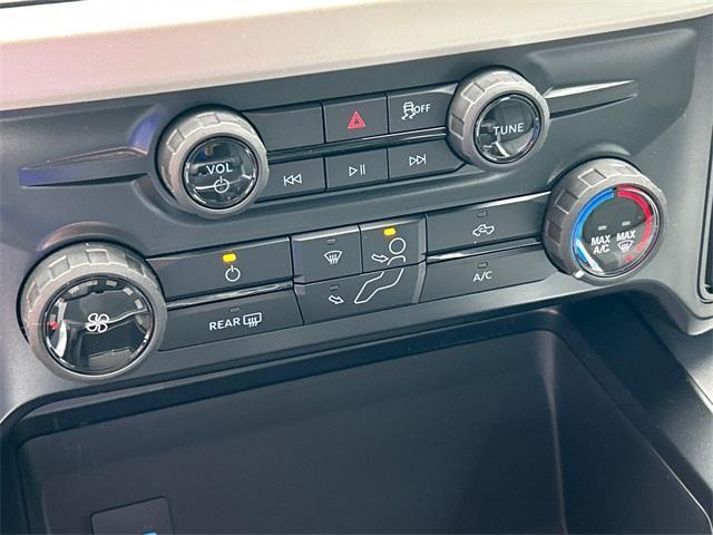 Photo of 2025 Oxford White Ford F-250