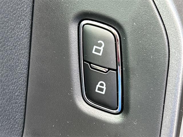 Photo of 2025 Oxford White Ford F-250