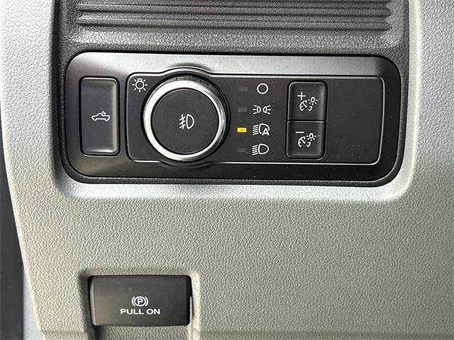 Photo of 2025 Oxford White Ford F-250