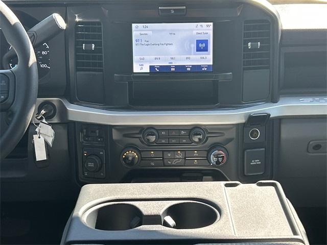 Photo of 2025 Oxford White Ford F-250