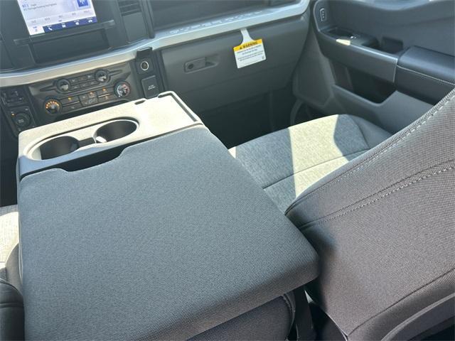 Photo of 2025 Oxford White Ford F-250