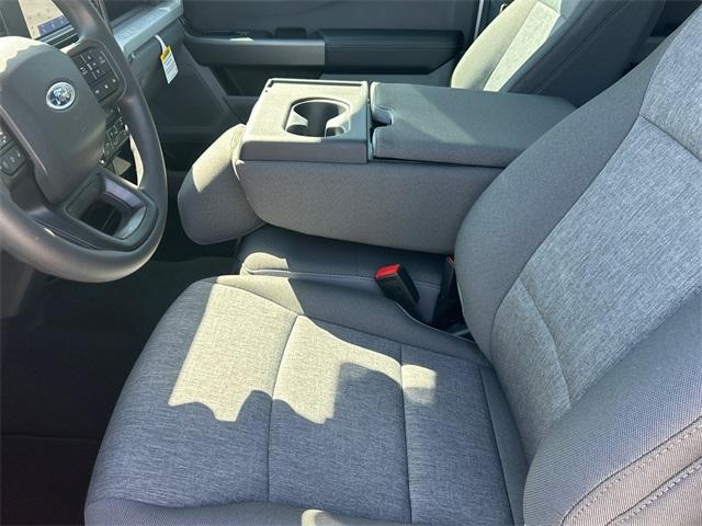 Photo of 2025 Oxford White Ford F-250