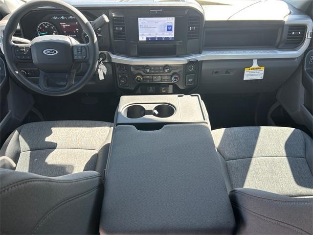 Photo of 2025 Oxford White Ford F-250