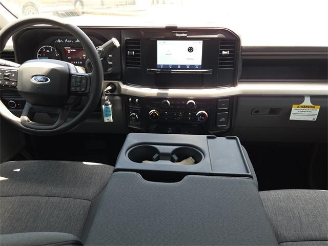 Photo of 2025 Oxford White Ford F-350