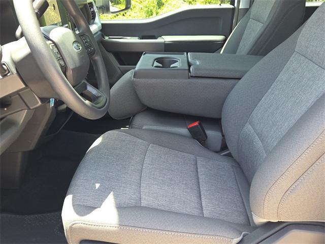 Photo of 2025 Oxford White Ford F-350