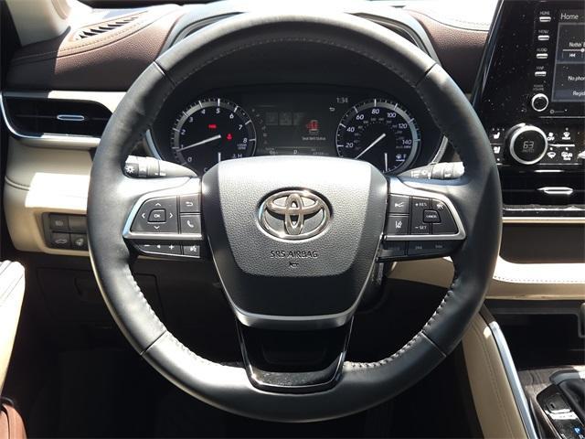 Photo of 2020 Blizzard Pearl Toyota Highlander