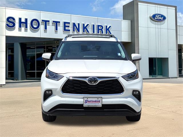 Photo of 2020 Blizzard Pearl Toyota Highlander